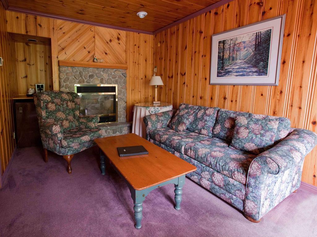Pow Wow Point Lodge Huntsville Ngoại thất bức ảnh